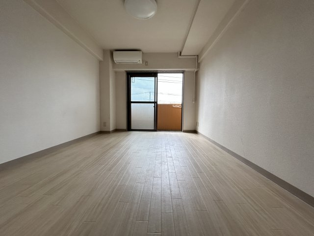 ダイアパレス郡山麓山公園の居間・リビング|ゆったり過ごせる居間です