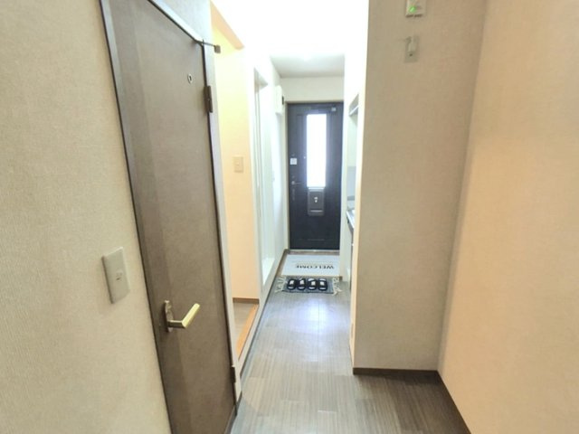 クレール竹原の玄関