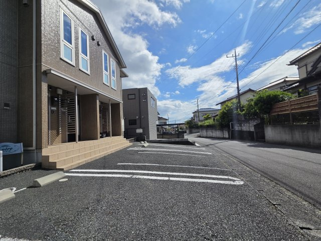 ロワール２３の駐車場