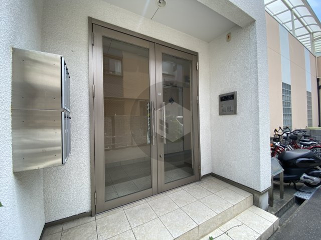 パレスハナテン1のエントランス