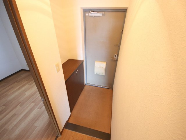 生駒市山崎町の賃貸マンションの玄関