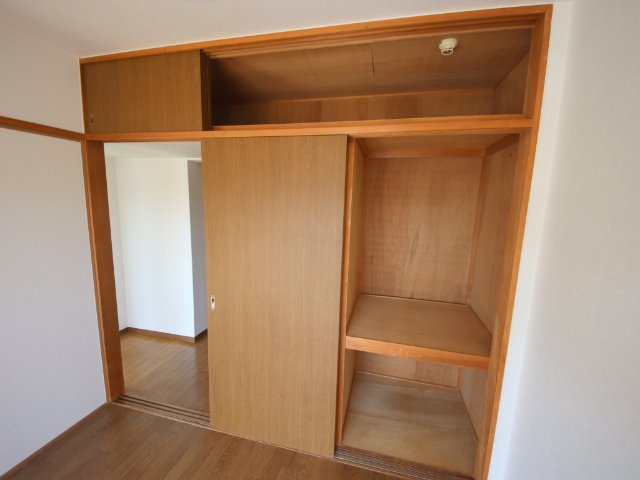 生駒市山崎町の賃貸マンションの収納