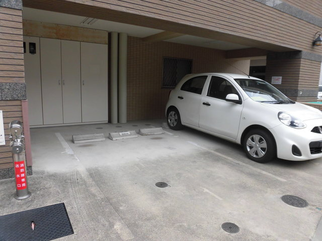 アールズタワー池下西の駐車場