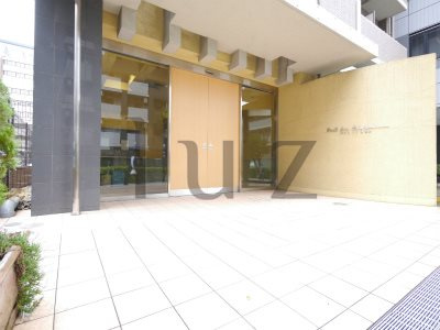 横浜市港北区新横浜３丁目の賃貸マンションのエントランス