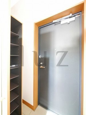 横浜市港北区新横浜３丁目の賃貸マンションの玄関