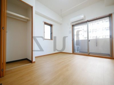 横浜市港北区新横浜３丁目の賃貸マンションの居間・リビング