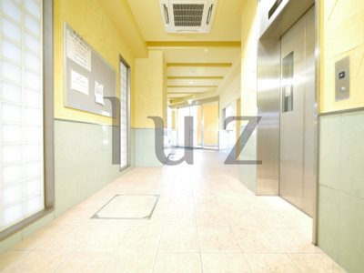 横浜市港北区新横浜３丁目の賃貸マンションのエントランス