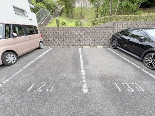 帝塚山北タウンハウスの駐車場