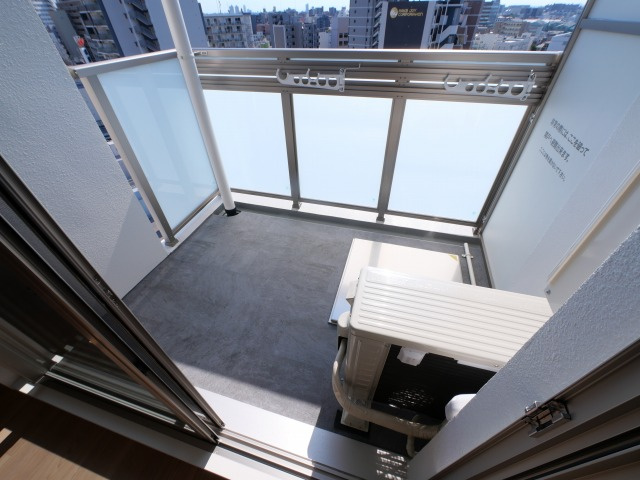 大阪市淀川区十三本町２丁目の賃貸マンションのバルコニー