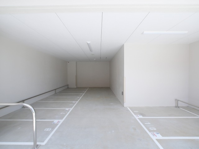 大阪市淀川区十三本町２丁目の賃貸マンションの駐車場
