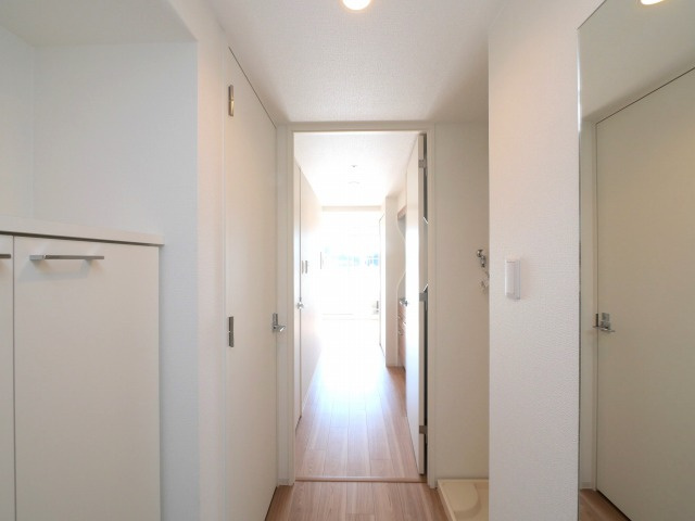 大阪市淀川区十三本町２丁目の賃貸マンションの玄関