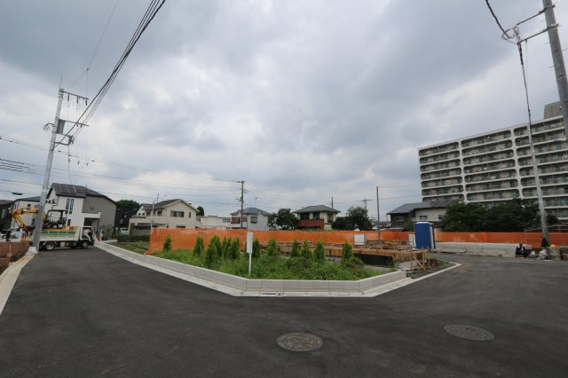 【Blooming Garden】西東京市花小金井田無芝久保　新規全13棟の外観|全棟、敷地面積33坪超！駐車1～2台分可能(車種による)。