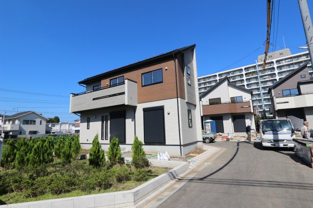 【Blooming Garden】西東京市花小金井田無芝久保　新規全13棟の外観|LDKは南向き設計♪ご家族と会話が弾む対面式キッチンを採用。