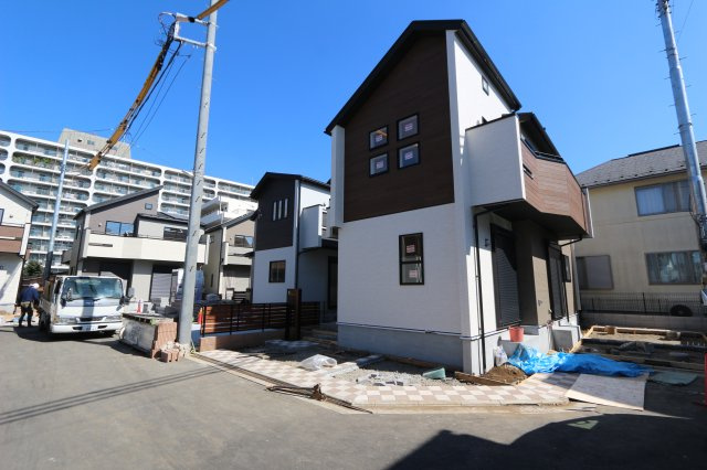 【Blooming Garden】西東京市花小金井田無芝久保　新規全13棟の外観|全棟、敷地面積33坪超！駐車1～2台分可能(車種による)。