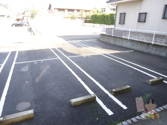シャーメゾン原尾島　Ⅲの駐車場
