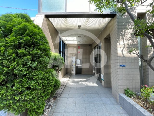 カーサ・ファミーユ　湯里小学校のエントランス|カーサ・ファミーユ　エントランス