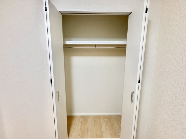Ｂｒｉｌｌｉａレジデンス六甲アイランドの収納|約5.0帖洋室にあるクローゼットです。