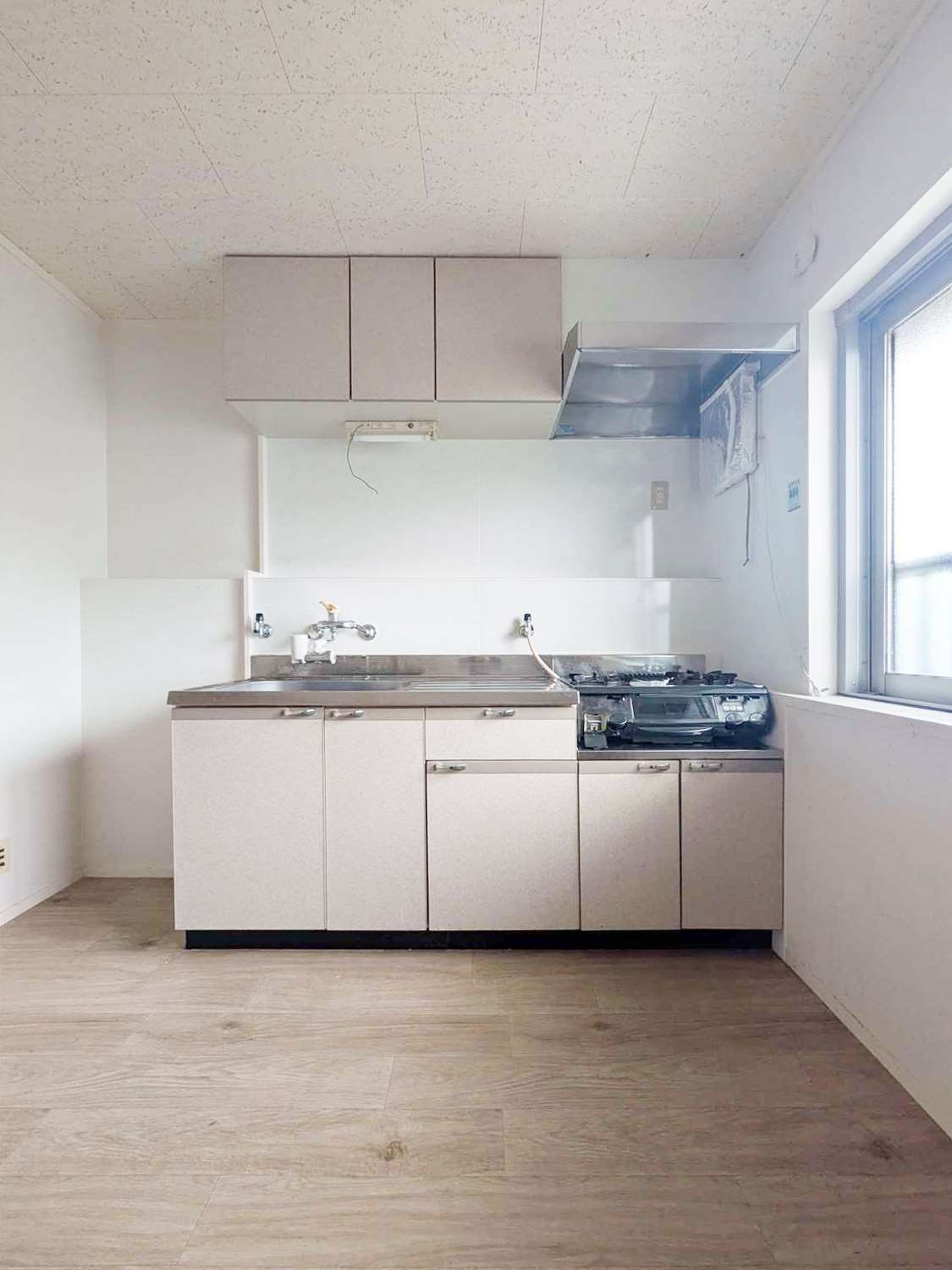 名谷14団地53号棟のキッチン|コンパクトなキッチンで掃除もラクラク
