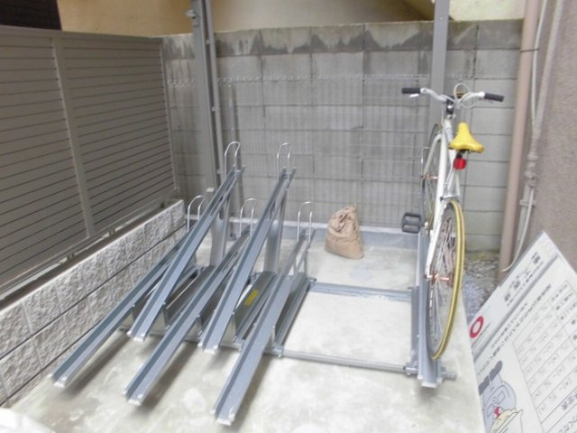 クレール本所の駐車場
