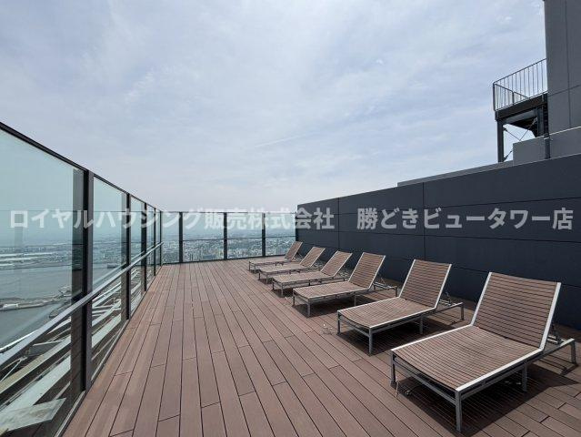 みなとみらいの街並みを見渡しながらくつろぐことができます！