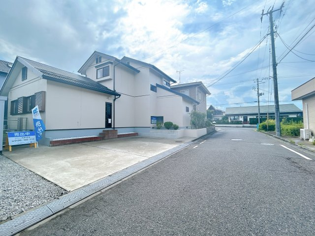 中古戸建　須賀川市向陽町　仁井田小・仁井田中の前面道路含む現地写真
