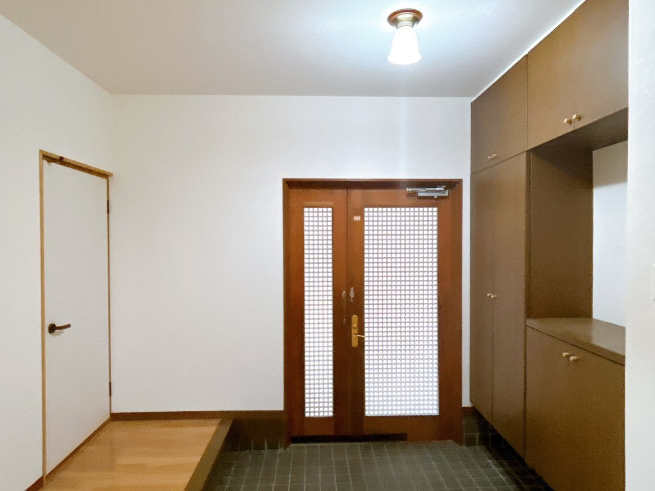 中古戸建　須賀川市向陽町　仁井田小・仁井田中の玄関|クロス張替え、照明交換、シューズボックスクリーニングを行う予定です！