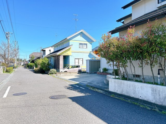 中古戸建　須賀川市向陽町　仁井田小・仁井田中の前面道路含む現地写真