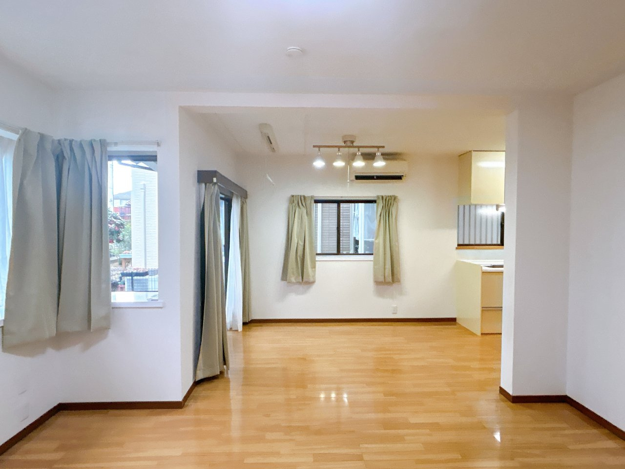 中古戸建　須賀川市向陽町　仁井田小・仁井田中の居間・リビング|クロス張替え、キッチン交換、照明交換、クリーニング等を行う予定です。