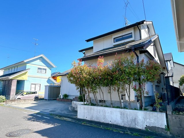 中古戸建　須賀川市向陽町　仁井田小・仁井田中の外観|外壁、屋根塗装工事を行う予定です。