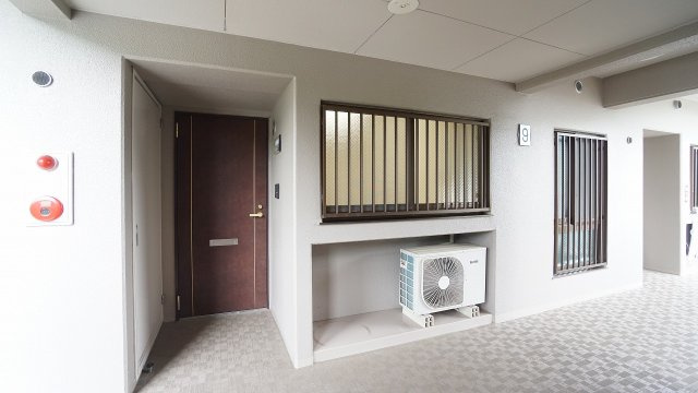 【玄関】 | 亀山西２丁目　メープル勝木台　３ＬＤＫマンション | メープル勝木台903玄関