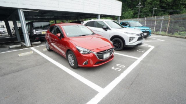 【駐車場】 | 亀山西２丁目　メープル勝木台　３ＬＤＫマンション | 平面駐車場５０番（月額5,000円）の使用権あり