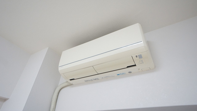【設備】 | 亀山西２丁目　メープル勝木台　３ＬＤＫマンション | 4.6帖洋室のエアコン　合計エアコン２台つき