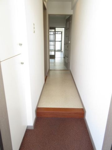 レヴィータ（旧：こもれび荘）の玄関