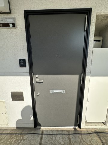 第５よしみビルの玄関|新品のインターホンがついてます。 