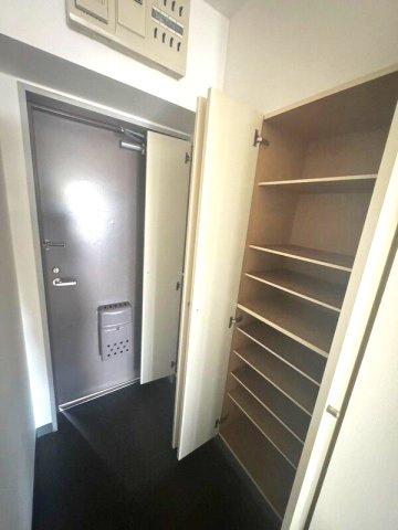 日神パレステージ山手西の玄関