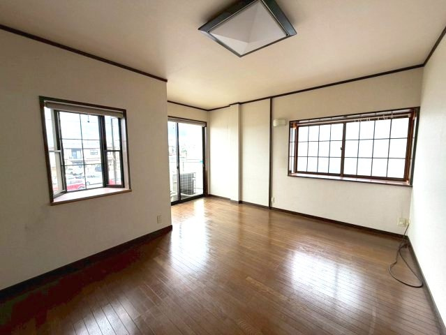 城陽市久世里ノ西店舗付き住宅の洋室