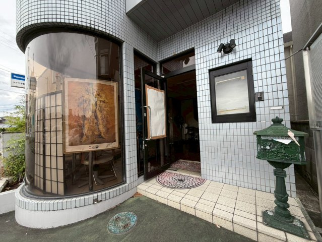 城陽市久世里ノ西店舗付き住宅の玄関