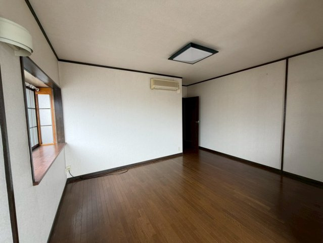 城陽市久世里ノ西店舗付き住宅の寝室