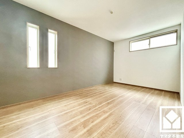 尼崎市稲葉荘１丁目の子供部屋|2階納戸です。たっぷり収納できる納戸付きだから、家の中をもっとスッキリ。季節の荷物や趣味の道具もしっかり収納。