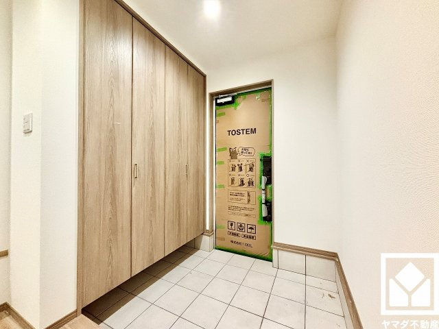 尼崎市稲葉荘１丁目の玄関|玄関にはシューズボックスを設置。家族の靴もしっかり収納できるので、玄関がいつも片付き、気持ちよくお客様を迎えられます。