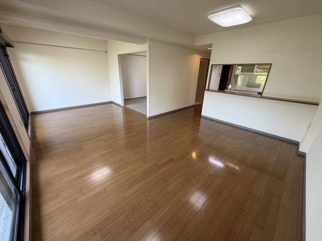 芦屋ハイツ翠ヶ丘の居間・リビング