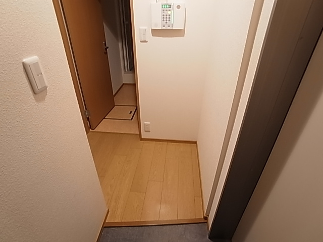 リヴェール岡本の玄関