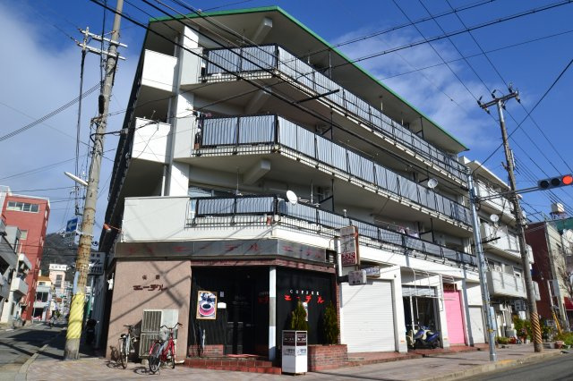 甲南メゾン春日の外観