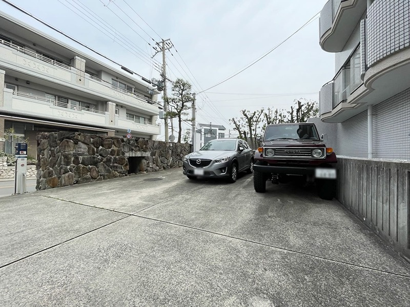 ラ・セーヌ逆瀬川の駐車場|駐車スペースです