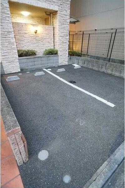 グランヴァン新御徒町の駐車場