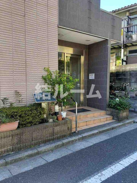 練馬区中村３丁目の賃貸マンションのエントランス