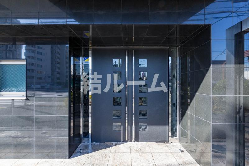 北区岩淵町の賃貸マンションのエントランス