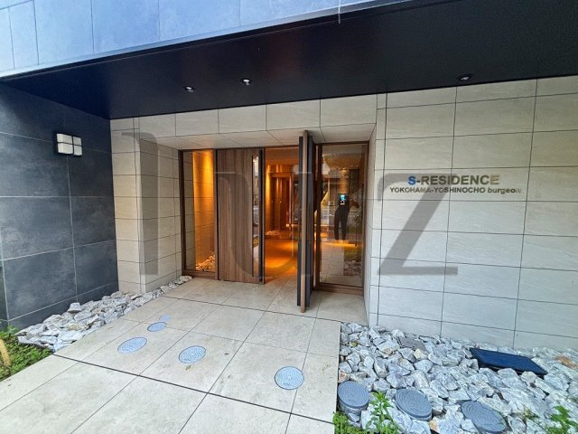 Ｓ－ＲＥＳＩＤＥＮＣＥ横濱吉野町ｂｕｒｇｅｏｎのエントランス