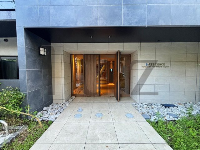 Ｓ－ＲＥＳＩＤＥＮＣＥ横濱吉野町ｂｕｒｇｅｏｎのエントランス
