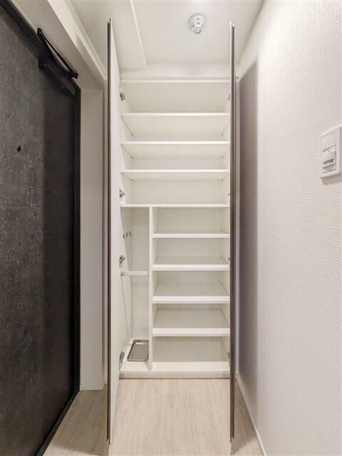 Ｓ－ＲＥＳＩＤＥＮＣＥ横濱吉野町ｂｕｒｇｅｏｎの玄関